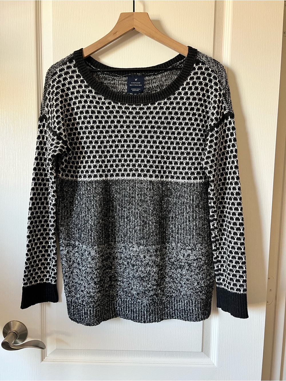 American Eagle Outfitters Vintage Boyfriend Black and WhiteSweater Women’s Small